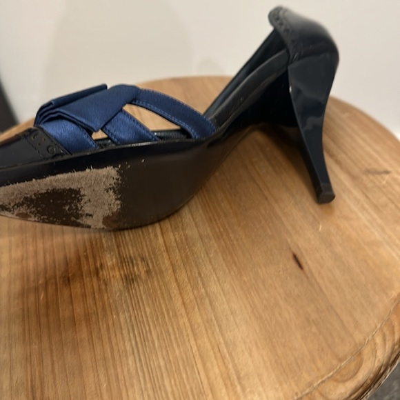 Authentic Gucci blue pumps size 7 very unique. - Picture 4 of 8